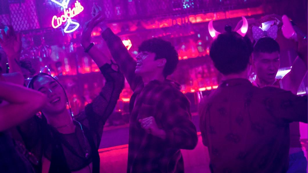 林柏宏在夜店熱舞。(圖/金盞花大影業提供)