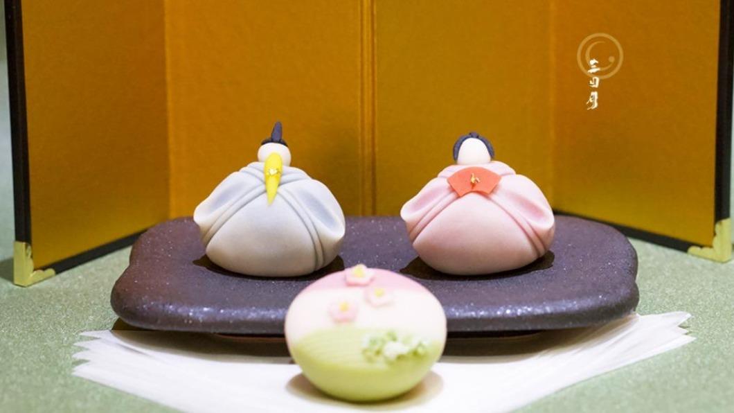 和菓子專門店「三日月茶空間」推出女兒節商品。(圖/翻攝自三日月茶空間(和菓子)臉書)