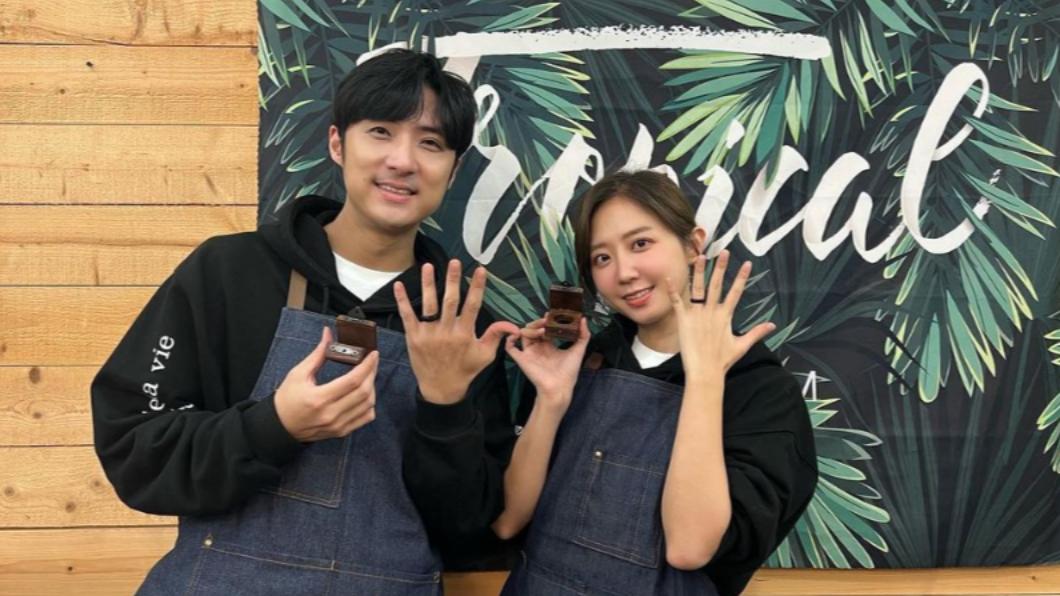 甜蜜爆擊!李運慶、洪詩登記結婚 曬手作婚戒曝意外小插曲