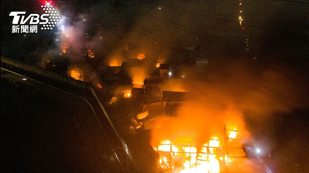 印尼國家石油公司油庫爆炸 民宅遭波及已致13死
