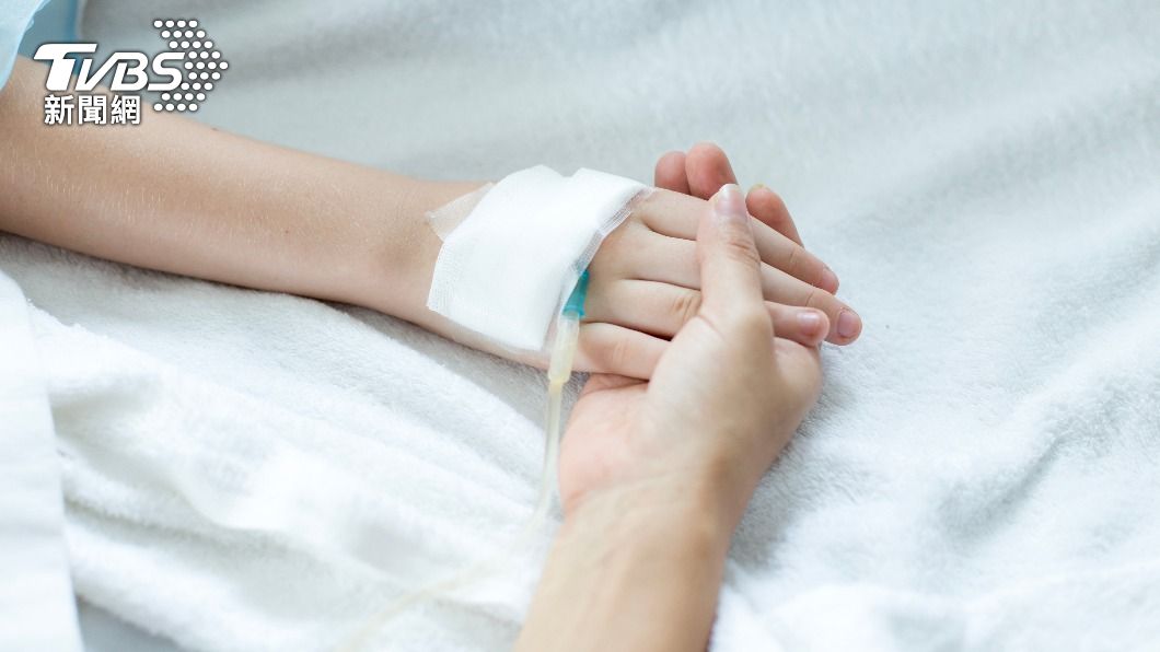 腹膜炎造成感染一度出現休克情況。(示意圖/Shutterstock達志影像)
