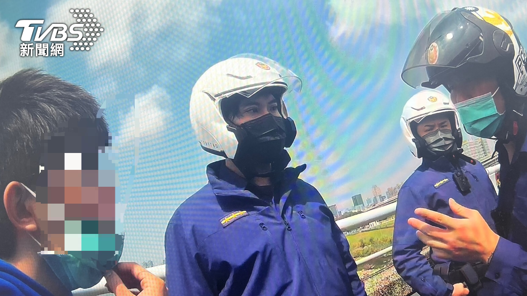 我可以抱你嗎?「讓我在你肩膀哭泣」 男激動站橋邊遭阻