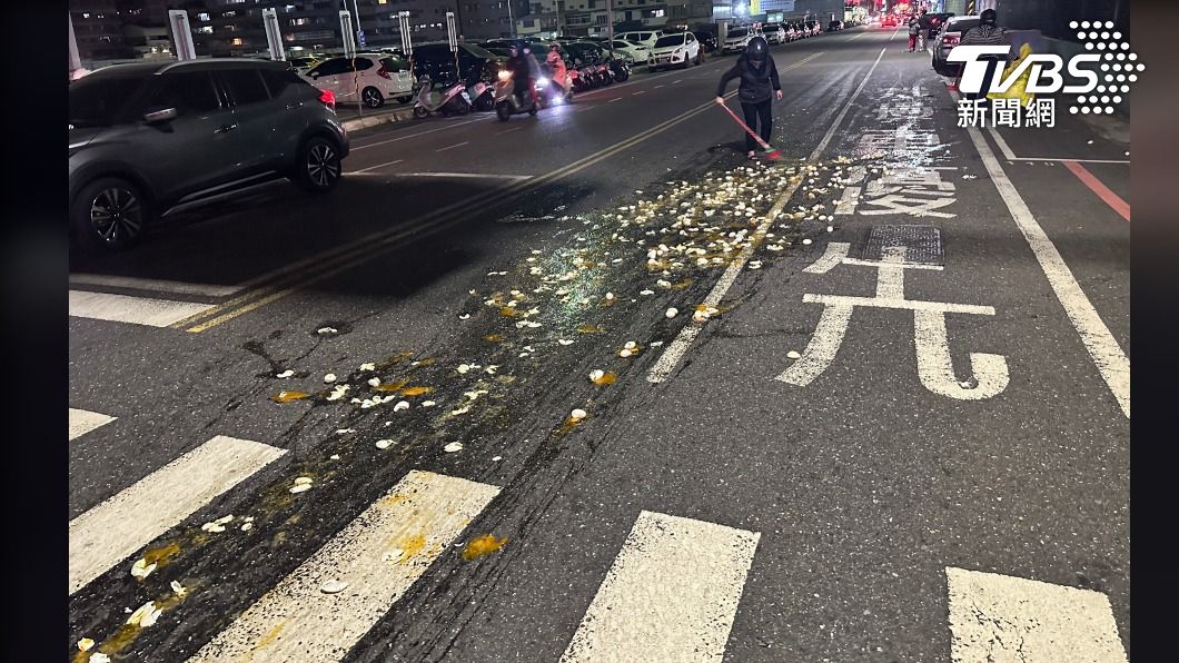 清掃滿地鴨蛋