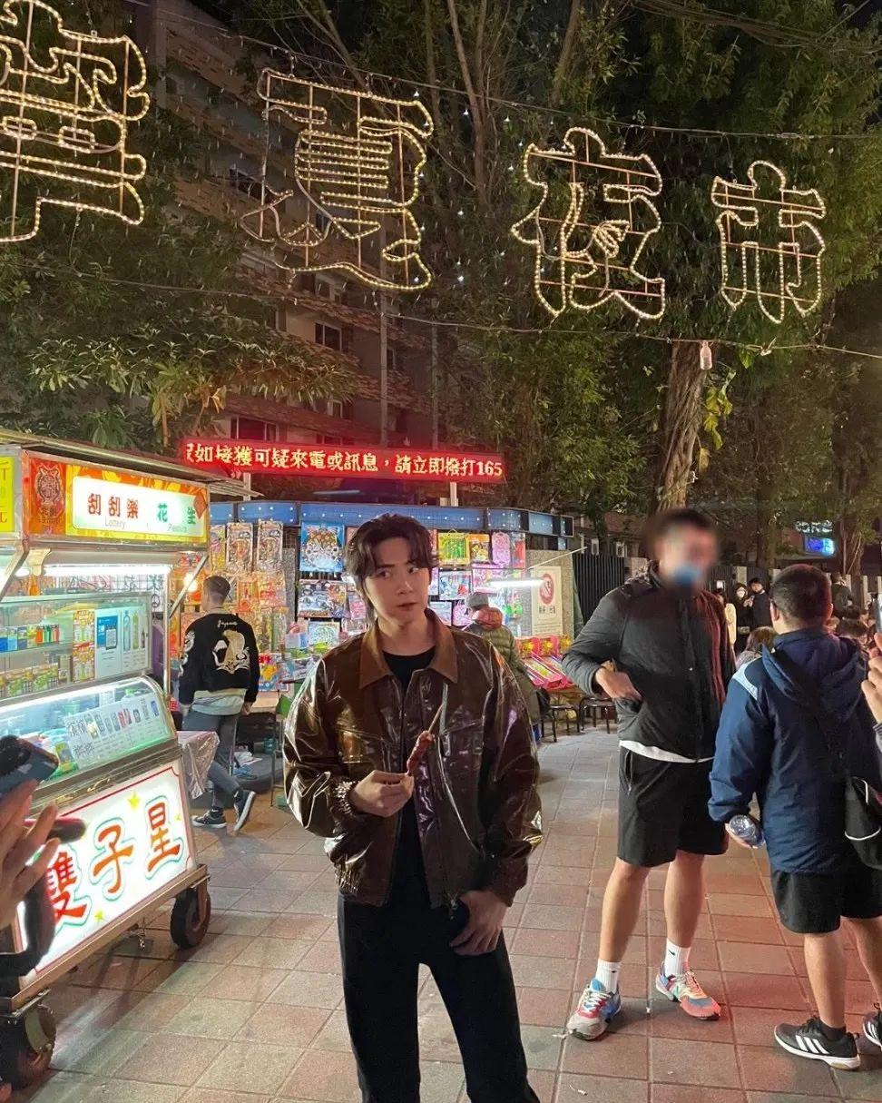 睽違3年訪台,李鎭赫特地前往寧夏夜市享用美食。(圖/翻攝自李鎭赫IG)
