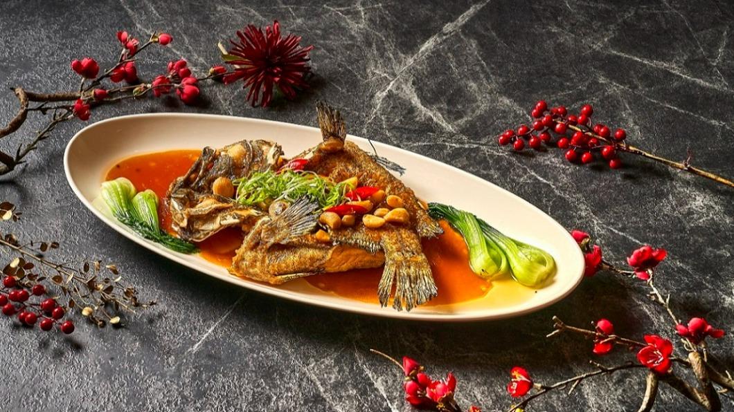 金牌蒜燒龍虎斑。（圖／板橋凱撒提供）
