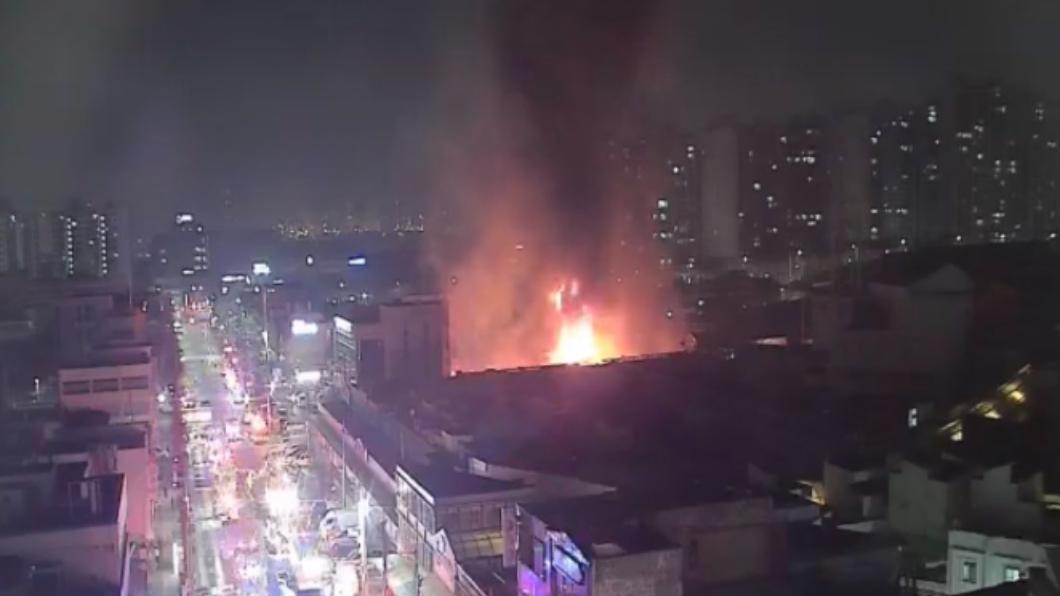 韓國仁川市場暗夜惡火　55間店家慘燒毀