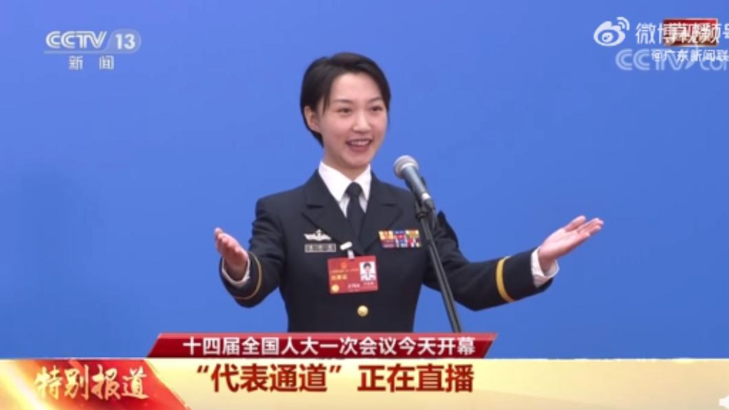 大陸遼寧艦美女少校朱悅萌亮相 甜喊:歡迎年輕人加入我們
