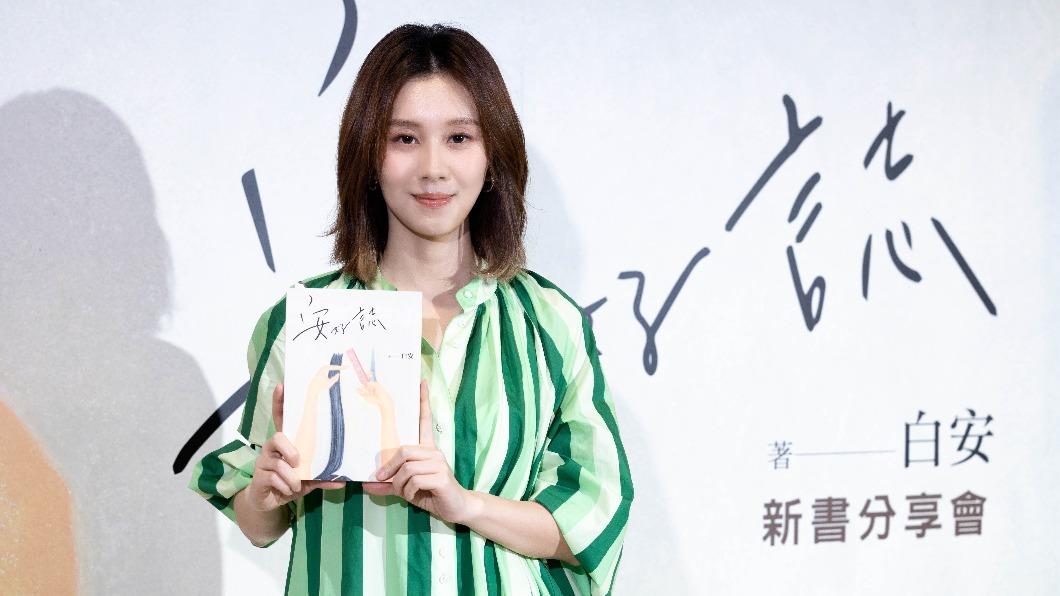 1年送別4位至親!白安談亡父突哭了 哽咽嘆:根被拔掉