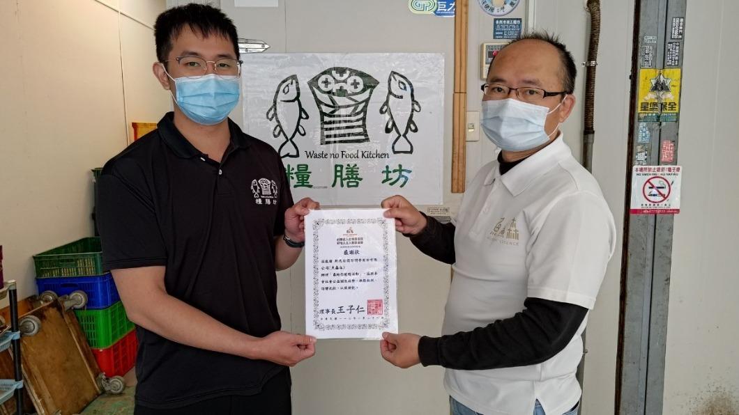 疫情送暖!在地企業豪捐3千包滋補魚精 讓長者吃好吃飽
