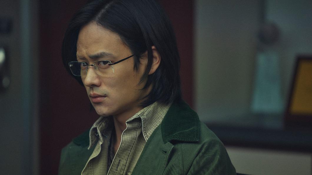 夏騰宏劇中也被捲入連續殺人案,成為嫌疑犯之一。(圖/Netflix提供)