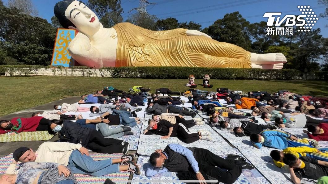 「百人吉祥臥」 烏克蘭籍演員也來求戰爭結束 願國家平安