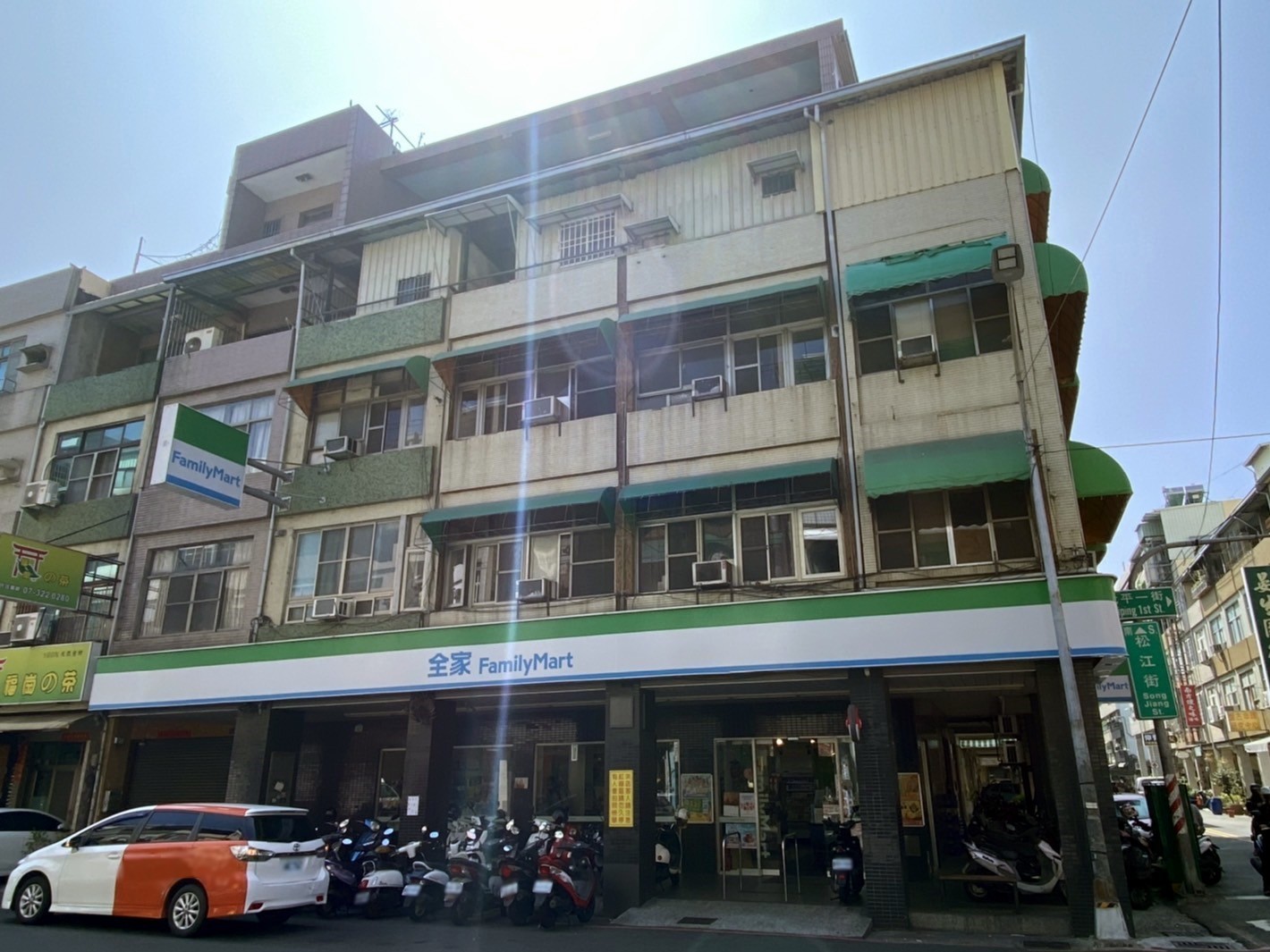 三民區後驛商圈三間連棟透天，由在地人以總價7250萬元買下，當現成房東。（圖／台灣房屋）