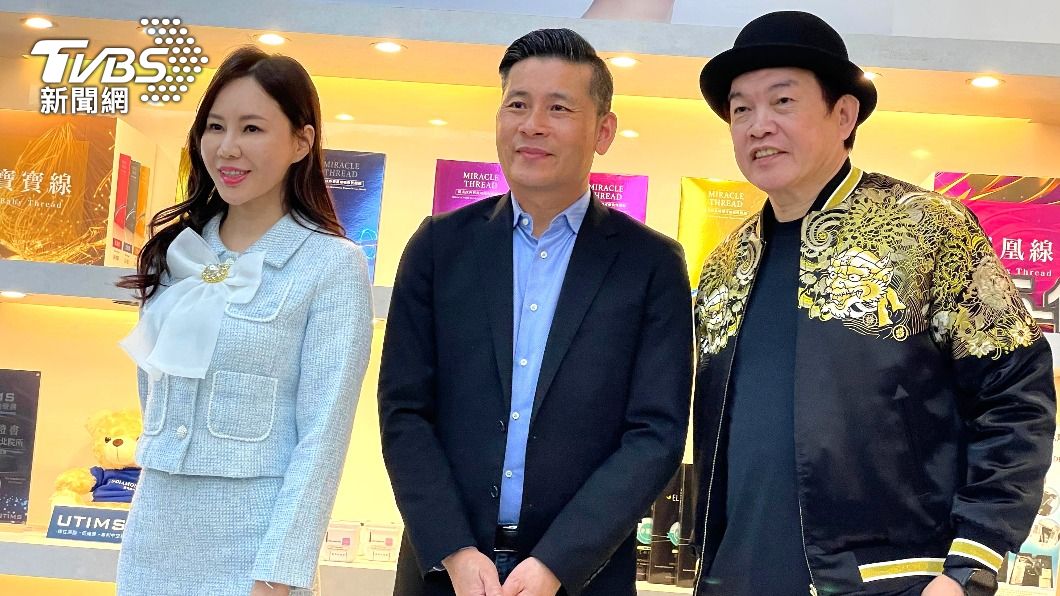 康康（右）的演唱會，獲醫美品牌董事長包下30萬元門票力挺。（圖／陳薈涵攝）