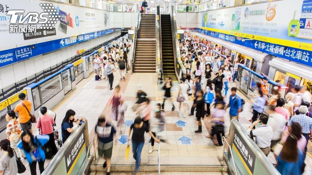 台北捷運與台北市動保處將推出一日「寵物專屬列車」,屆時寵物上車免關籠。(示意圖/shutterstock達志影像)