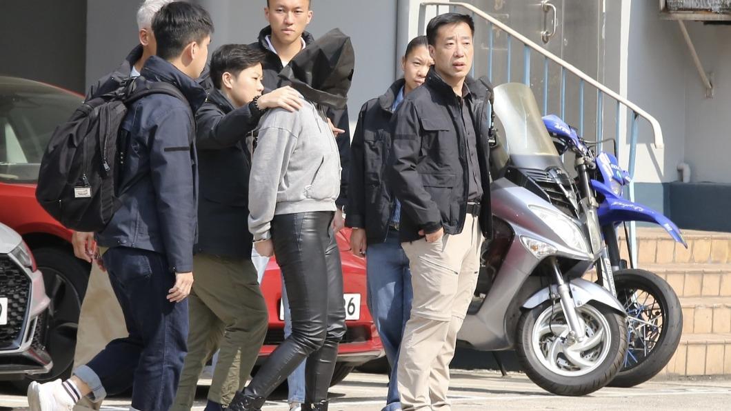 被捕女子涉嫌為被告介紹遊艇公司負責人。(圖/香港01)