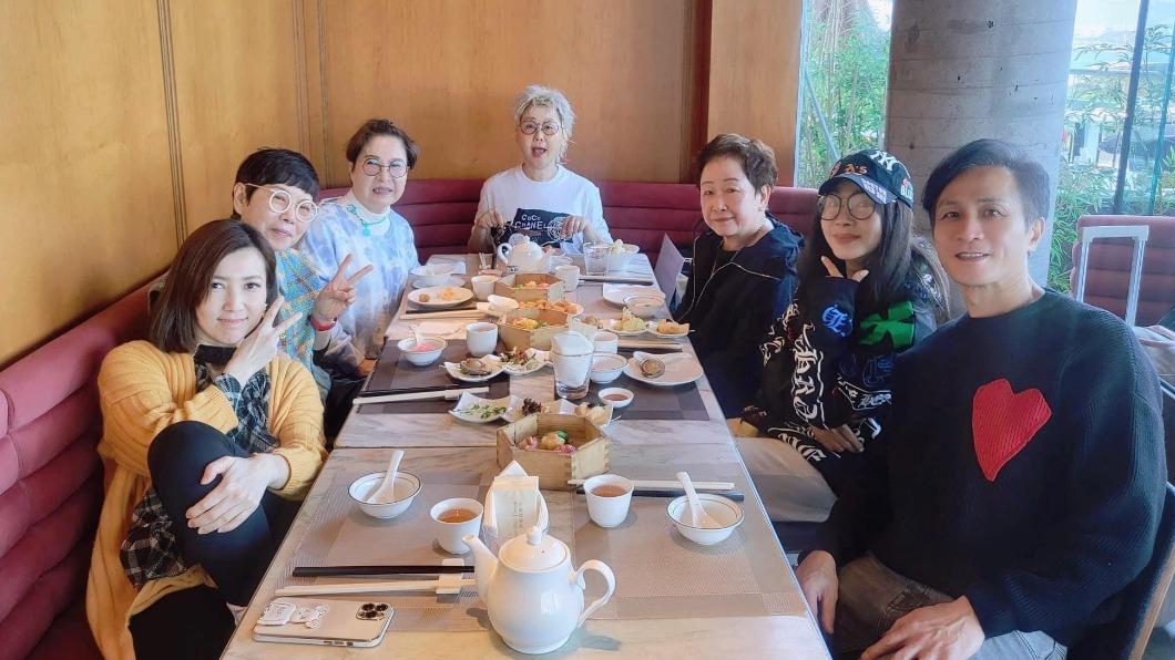 陳美鳳跟廖家儀等人聚餐。(圖/翻攝自陳美鳳臉書)
