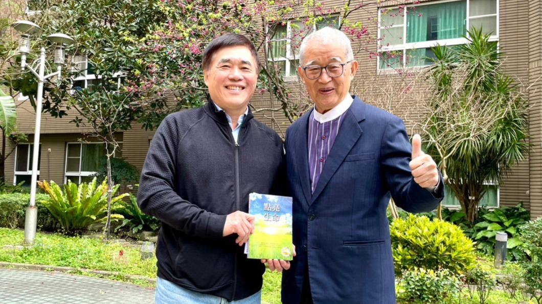 王建煊日前與前台北巿巿長郝龍斌見面。(圖／翻攝自王建煊臉書)