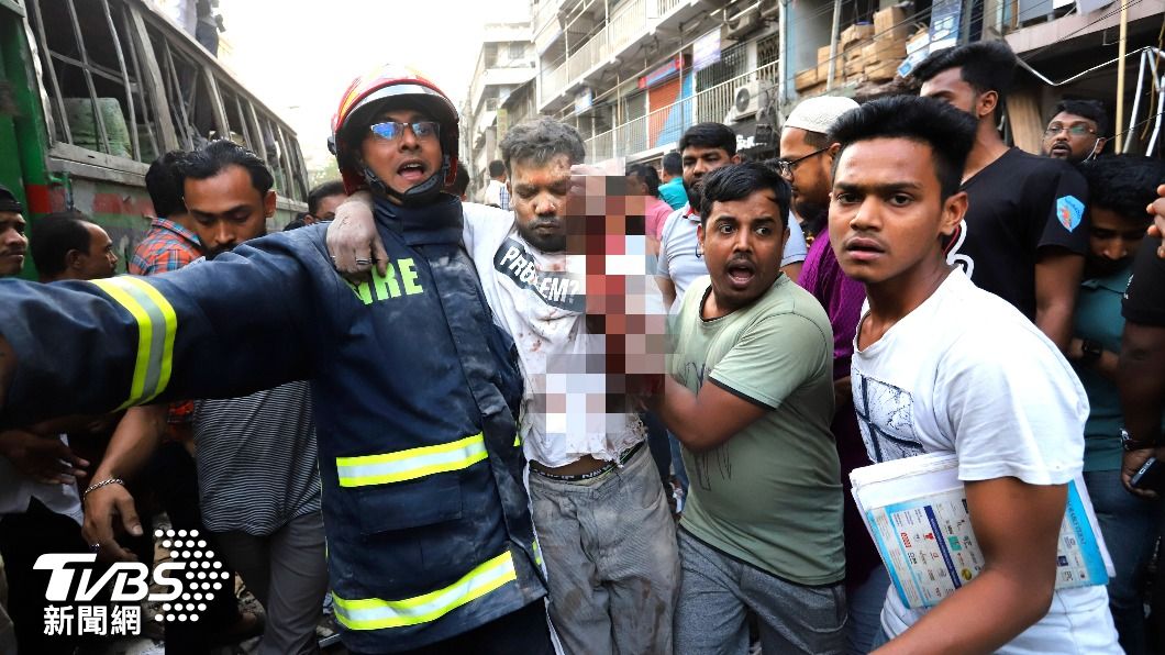 孟加拉首都達卡發生爆炸，造成17人死、超過百人受傷。（圖／達志影像美聯社）