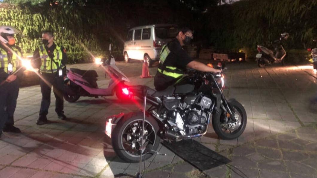 台中警方持續取締改裝噪音車。(圖/警方提供)