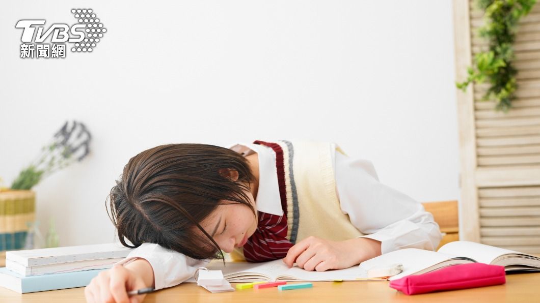 一天只吃1餐其他時間都在睡! 日女學生成功考上大學