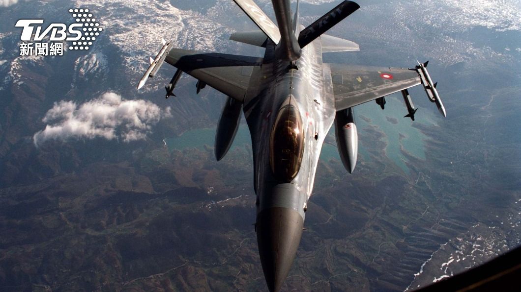 AIM-120空對空飛彈過去都是裝在F-16等西方戰機上。(圖/達志影像美聯社)