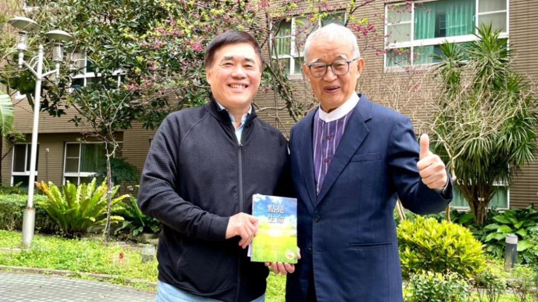 王建煊日前與前台北巿巿長郝龍斌見面。(圖/翻攝自王建煊臉書)