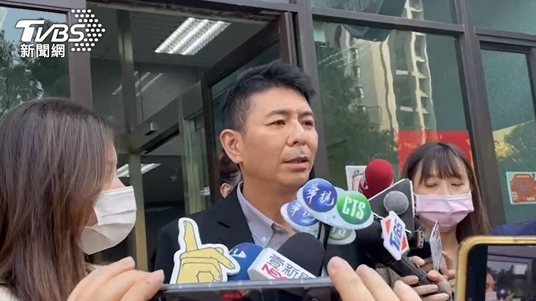 荒山亮受訪時嚴正駁斥女子的指控。(圖/TVBS)