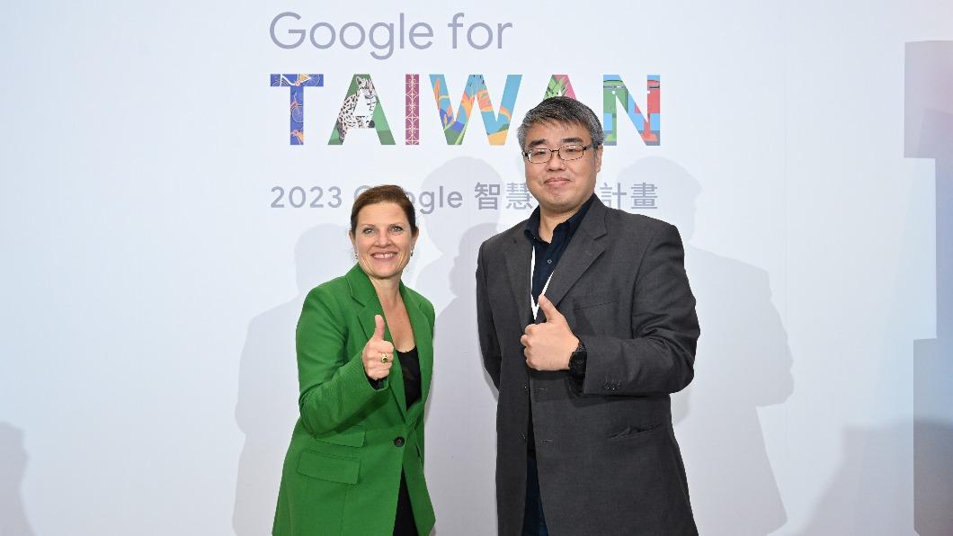數位發展部次長李懷仁與 Google 亞太區政府事務及公共政策副總裁 Michaela Browning出席記者會。(圖/Google提供)