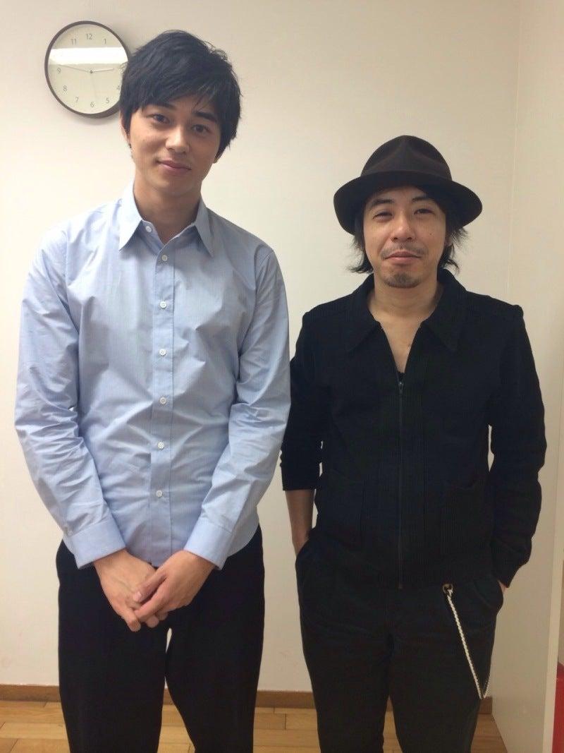 東出昌大(左)有189公分的好身材,曾是男性雜誌《MEN'S NON-NO》模特兒。(圖/翻攝自東出昌BLOG)