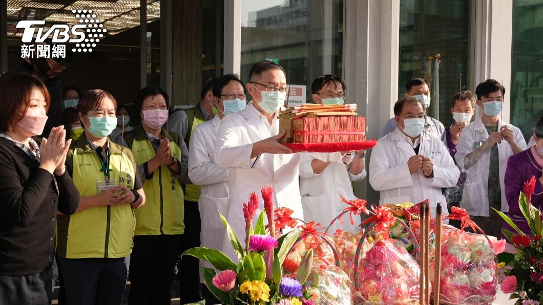桃園龍德宮四媽祖停駕秀傳 媽祖指定醫師黃漢斌來迎駕
