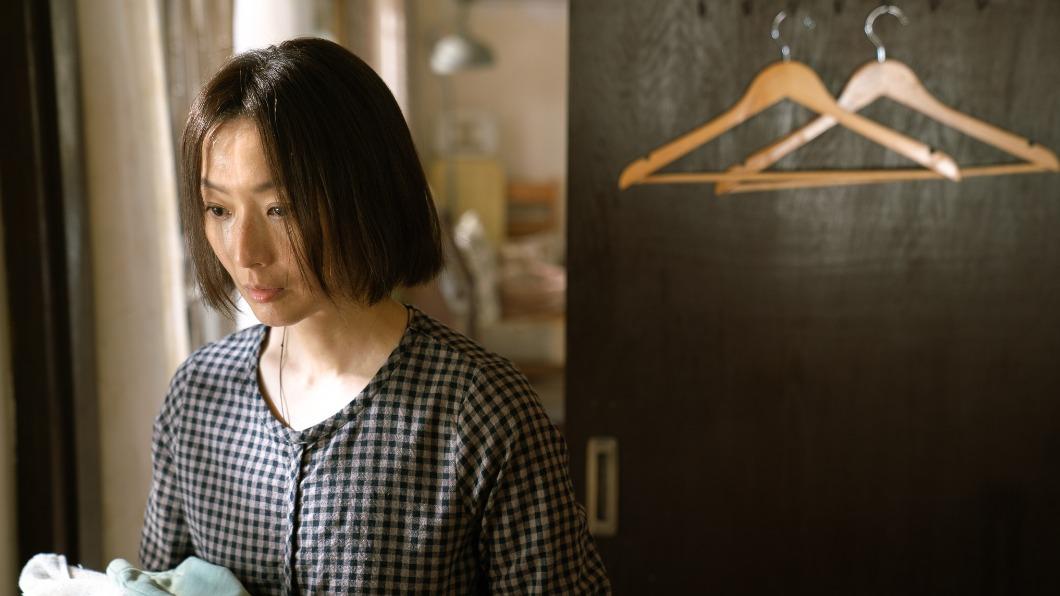鄭秀文在片中飾演寄養家庭的媽媽「天美姨」。（圖／甲上娛樂提供）