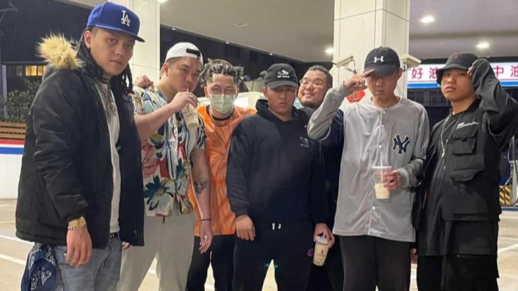 Shian蝦味先（右二）與多位饒舌歌手一起推出作品。（圖／翻攝自Allen Flex IG）