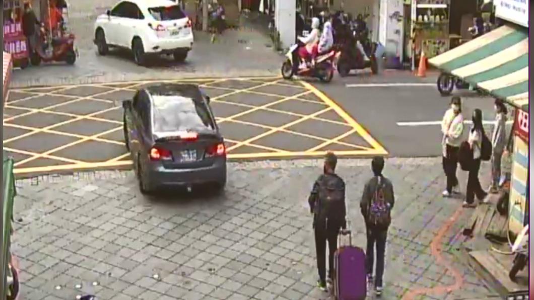 「繳不出遺產稅」 男拖行李裝可憐借錢 詐路人30萬元