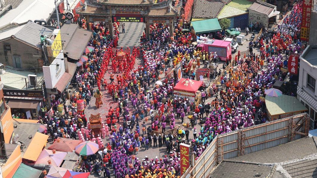 數萬信徒浩浩蕩蕩徒步抵達彰化鹿港天后宮。(圖/翻攝自鹿港天后宮臉書)