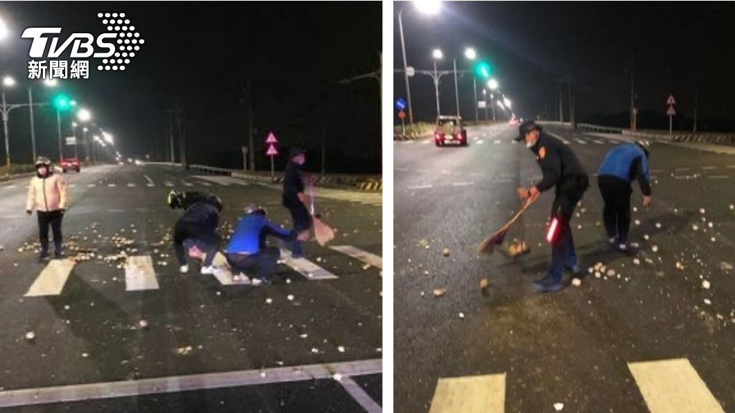 邊開邊掉!十字路口炸滿馬鈴薯 「警掃整晚」駕駛要挨罰了