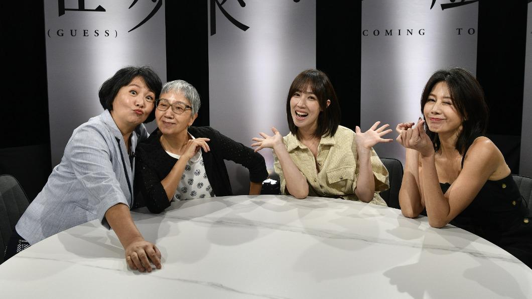 3人一同接受《誰來演戲之圓桌對談》主持人王琄(左一)的訪問,分享出道以來的小秘密。(圖/鏡電視提供)