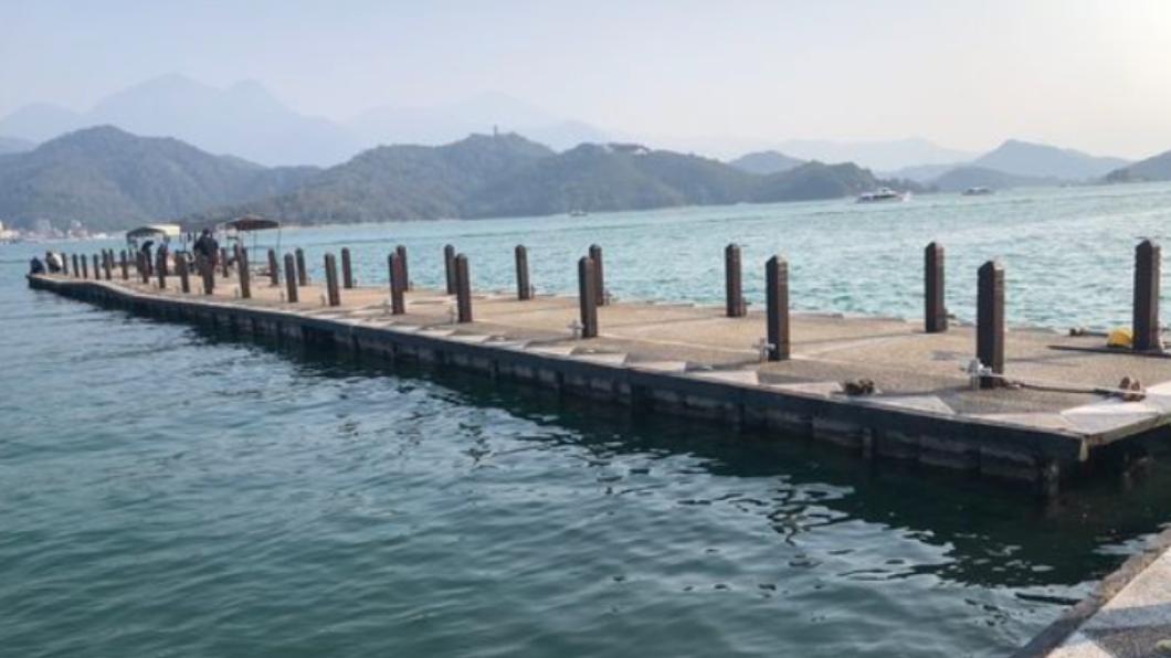 朝霧及玄光碼頭1號浮排即起拖離。(圖/日管處提供)