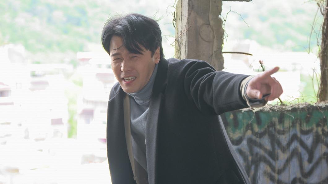 黃文星為了躲避歹徒狂跑了一上午,氣喘吁吁。(圖/民視提供)
