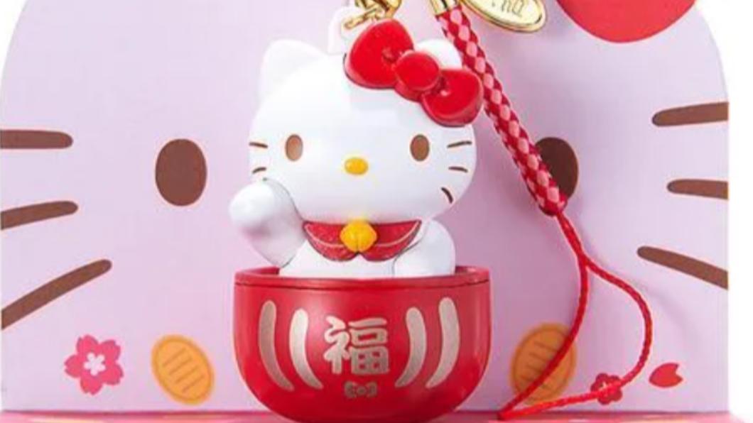 「HELLO KITTY招財達摩3D造型悠遊卡」上半身變身超Q招財貓。(圖/悠遊卡提供)