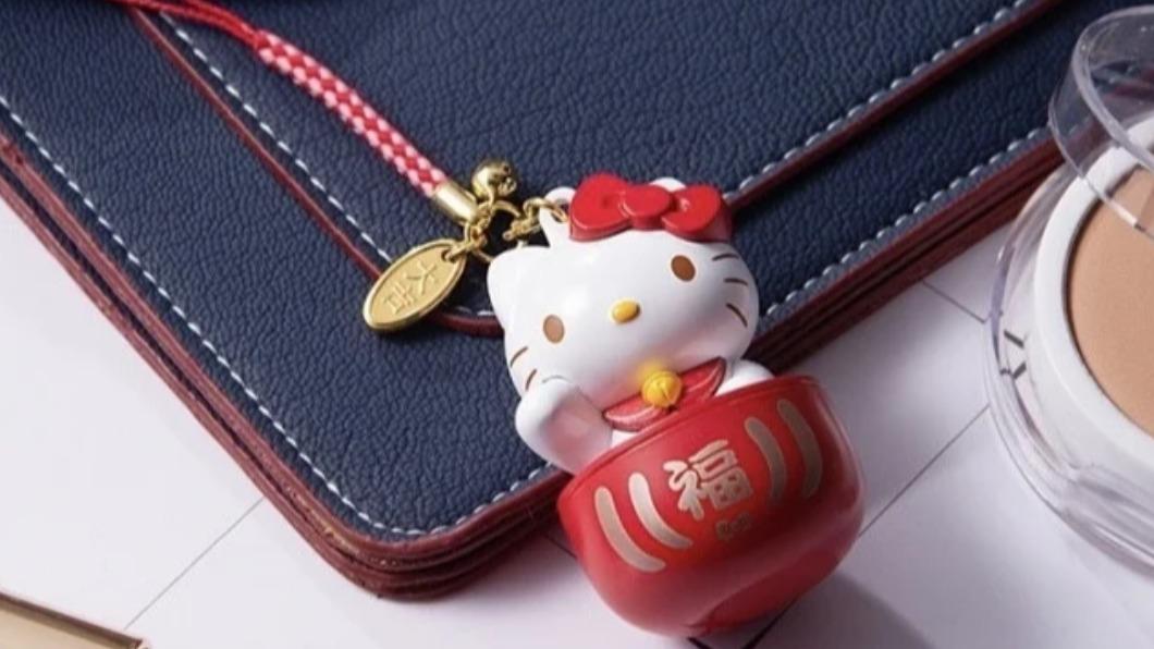 「HELLO KITTY招財達摩3D造型悠遊卡」3/22起正式開賣預購。(圖/悠遊卡提供)