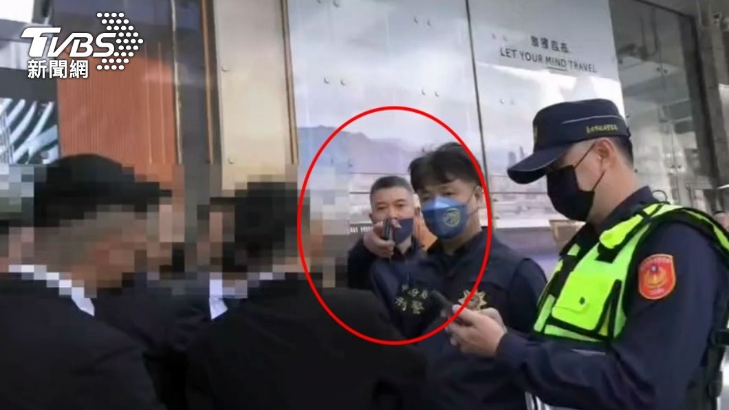 赴黑幫春酒沒身分證　分局長通通抓回去：要玩我跟你玩