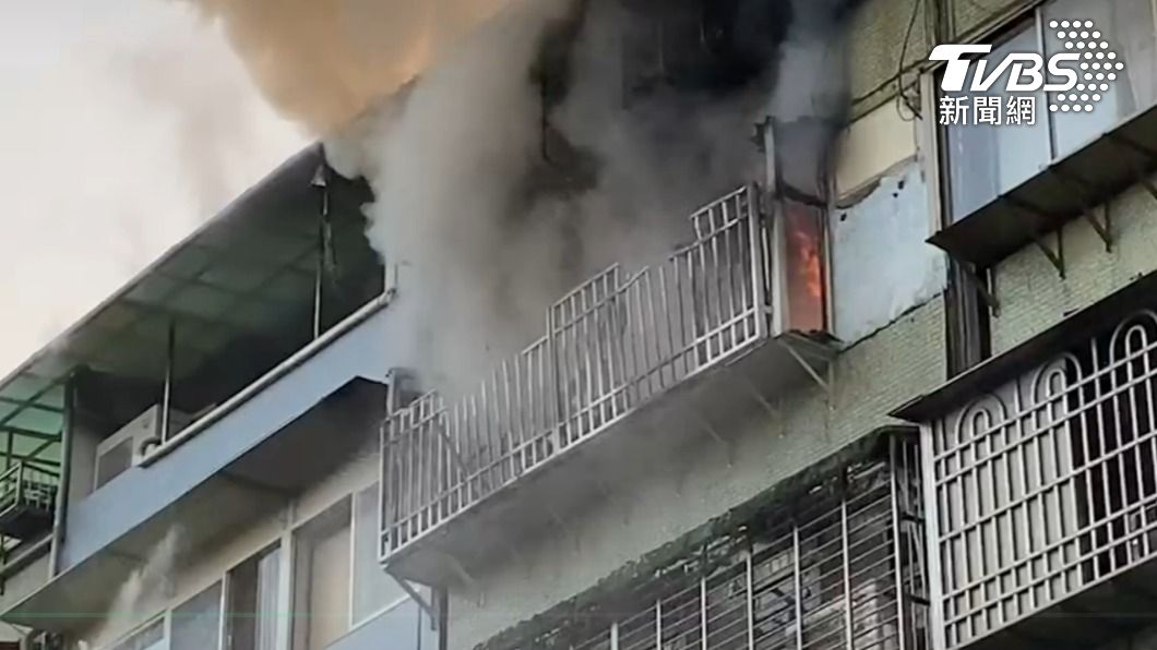 信義區公寓清晨火警!姊弟待陽台救援成功 父受困屋內死亡