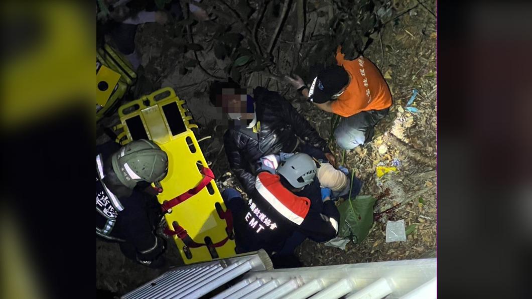 陳男被撞飛掉入10公尺處深谷。（圖／台中市迅雷救援協會提供）
