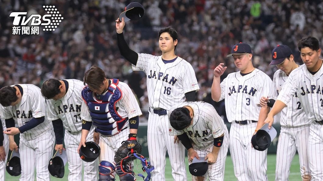 日本隊贏球後向對手及觀眾致意。（圖／達志影像美聯社）