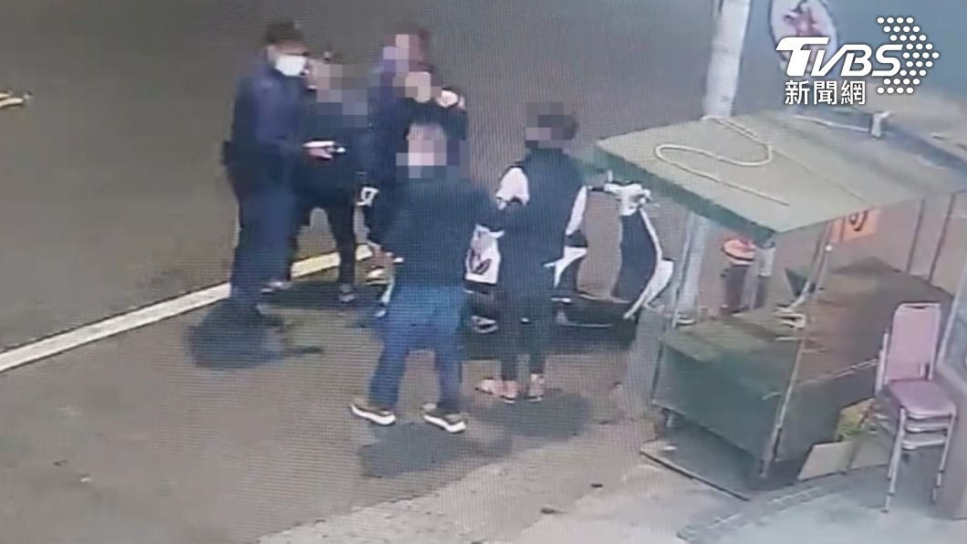 警方埋伏逮人。(圖/TVBS)