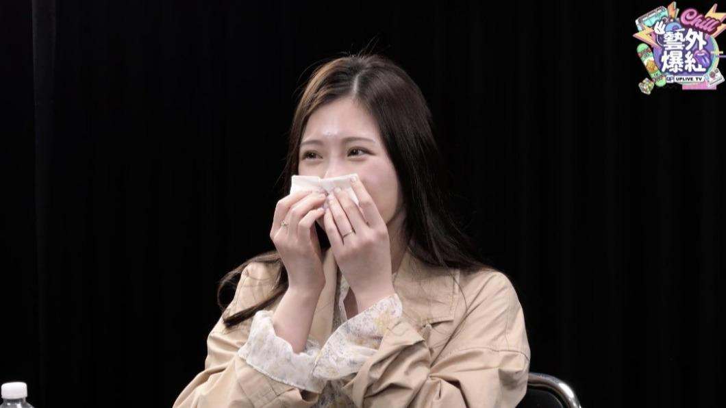 雞排妹在節目中落淚。(圖/Up直播提供)