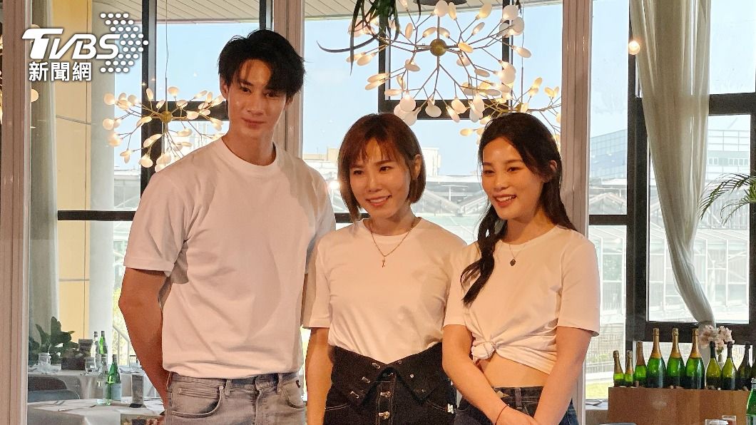 黃柏峰(左起)、李佳薇和李佳歡合體做公益,希望帶給毛小孩溫暖。(圖/陳薈涵攝)