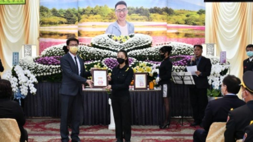 屏東消防員蕭翰隆追晉小隊長。（圖／屏東縣消防局提供）