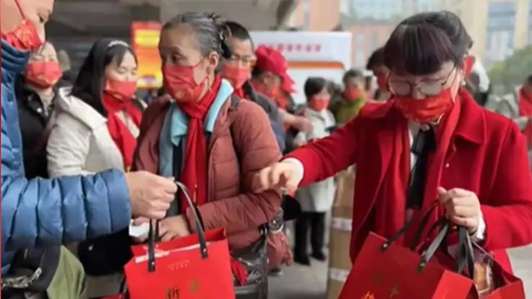 王鳳盡自己所能，善待每一位員工。（圖／翻攝自極目新聞）