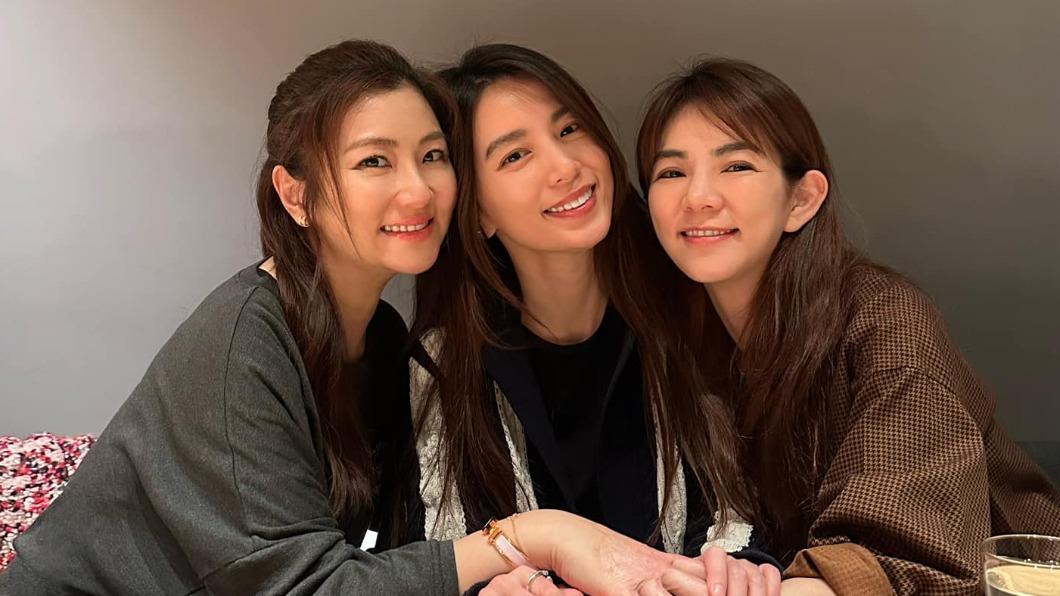 Selina(左起)日前和Hebe、Ella聚會,當時便已懷孕3個多月。(圖/翻攝自Hebe臉書)